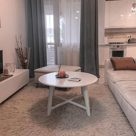 Apartment 2 Rooms Luxury Bukares Bagian luar foto