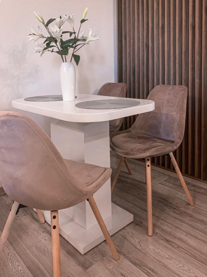 Apartment 2 Rooms Luxury Bukares Bagian luar foto