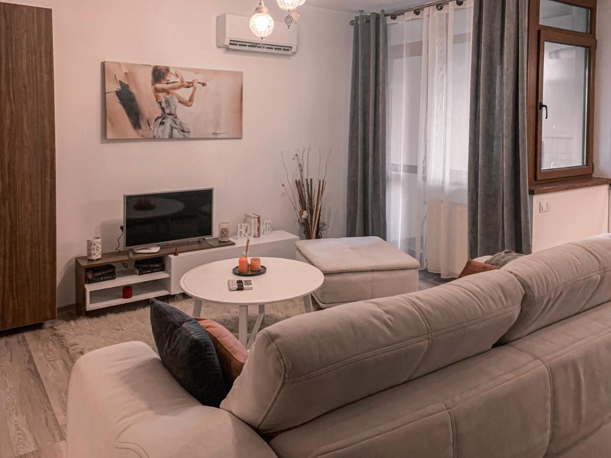 Apartment 2 Rooms Luxury Bukares Bagian luar foto