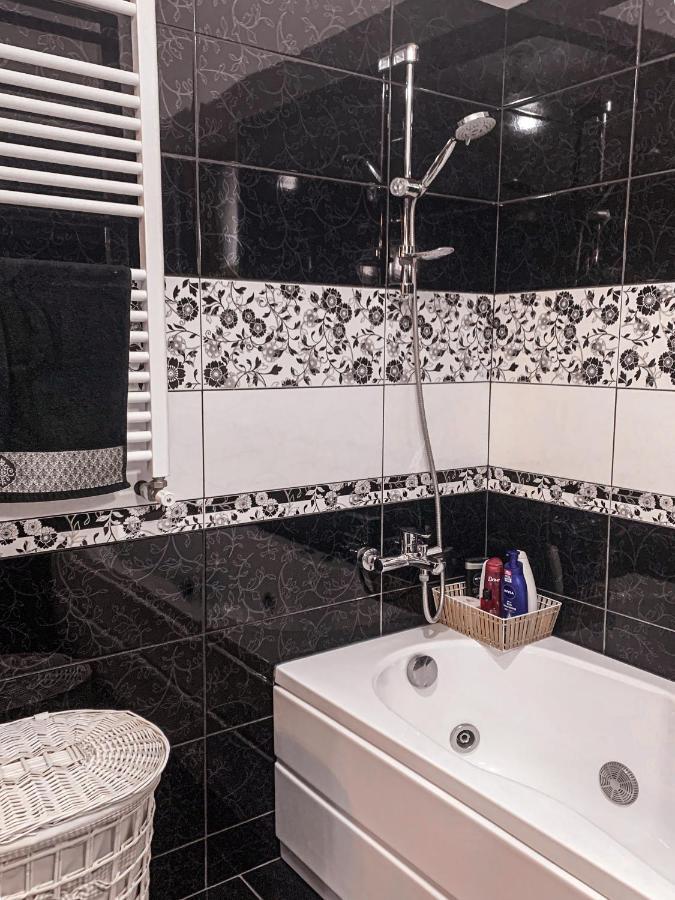 Apartment 2 Rooms Luxury Bukares Bagian luar foto