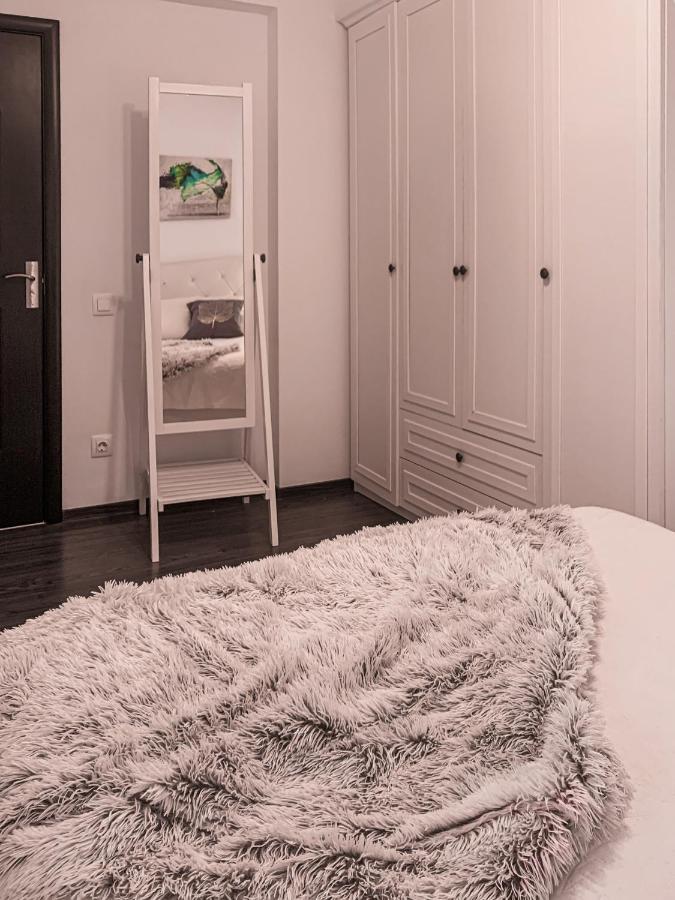 Apartment 2 Rooms Luxury Bukares Bagian luar foto