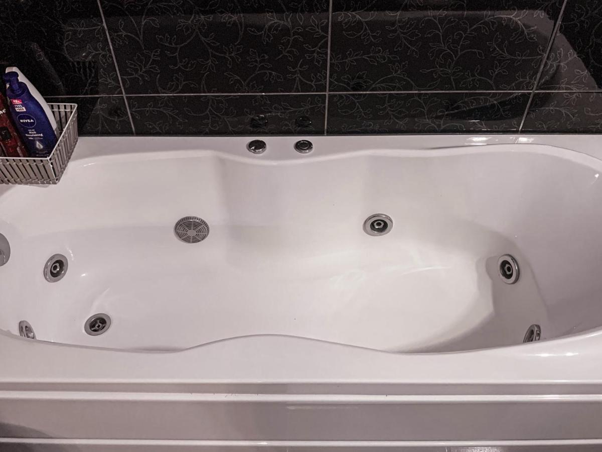Apartment 2 Rooms Luxury Bukares Bagian luar foto